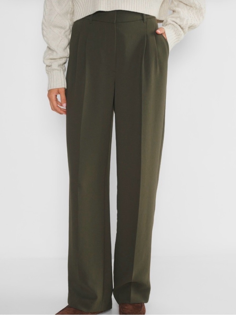 Aritzia The Effortless Pant - Olive Green - 6